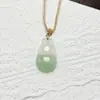 Pingente Ruyi de Calcedônia Tipo Gelo com Gradiente na Cor Verde Óleo, Ágata Semi-Paisagem Verde Óleo, Fivela de Paz Folha de Buda Jade