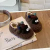 Sapatos de Algodão para Crianças 2026 Outono Novo Estilo Meninas Desenho Animado Fofo Mocassins com Pelúcia para Crianças Mais Velhas Sapatos Quentinhos Peludos