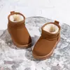 Zapatos de Algodón para Niños 2026 Invierno Nuevo Estilo Niños y Niñas Botas de Nieve Color Sólido Niños Medianos y Grandes Cálidas con Forro de Terciopelo Botas Engrosadas
