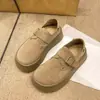 Zapatos 2026, estilo otoño de corte profundo, mocasines de suela gruesa para mujer, diseño de hebilla retro, nuevo estilo slip-on