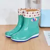 Botas de lluvia antideslizantes de moda para uso en exteriores, zapatos de goma para estudiantes, nuevas botas largas impermeables de moda para mujer, cómodas para damas