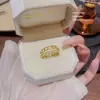 Anel Ajustável de Cobre com Zircônia, Elegante e Exclusivo, Joia de Luxo Discreto de Alta Qualidade, Anel para Dedo Indicador com Design Moderno para Mulheres