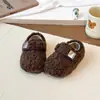 Zapatos peludos casuales para niñas 2025 Invierno Nuevos Zapatos de algodón estilo coreano para niños, lindos, con forro polar, estilo princesa