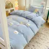 Set de Tres Piezas para Cama de Dormitorio Estudiantil Modelo Nuevo 2026, Set de Cuatro Piezas con Bordado de Toalla de Algodón Lavado, Set de Seis Piezas de Colcha y Colchón para Persona Sola