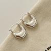 Anillo Metálico Viento Frío Hebilla de Oreja 2024 Nuevas Explosiones Retro Elegante Diseño Simple Aretes Combinables Aretes para Mujer