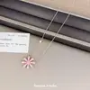 Collar Colgante de Margarita con Zirconia Rosa y Diamante Rosa Microincrustado Estilo Nuevo 2026, Cadena de Clavícula Romántica y Lujosa con un Toque de Alta Gama