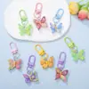 Llavero colgante de resina de color caramelo simulación de mariposa DIY accesorio de llave con cuentas de dibujos animados decoración creativa para bolsa