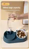 El Juego de Comederos para Mascotas Incluye un Dispensador de Agua Automático y Comederos de Plástico (Material PP), Adecuado para gatos y perros. Los Tazones Cuentan con un Diseño Desmontable Para una Fácil Limpieza.