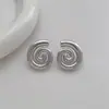 Pendientes Creativos de Moda Elegantes de Caracola Dorados Geométricos Asimétricos Pendientes Versátiles Fabricantes Joyería al por Mayor