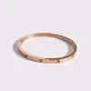 [56] comercio exterior acero de titanio joyería al por mayor moda artículo de fiesta diamante blanco liso tres colores en el brazalete
