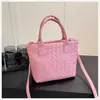 2026 Cesta Tecida de Design Simples e Luxo Leve Bolsa de Mão para Ombro Único e Transversal Bolsa Feminina Estilo Novo Primavera e Verão Moda Texturizada