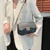 Bolso de Axila Nuevo de Alta Gama de Moda para Mujer con Textura Elegante, Bolso de Cadena, Bolso Cuadrado Pequeño Versátil de Hombro Único Cruzado de Nicho
