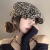 Boina estilo retrô americano com estampa de leopardo para mulheres, design fino para primavera e verão, boné estilo bico de pato da moda de nicho