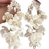 Otoño e Invierno nuevo estilo estilo de lujo ligero estilo retro pendientes de borla de flor blanca nuevo nicho alta sensación joyería para orejas venta al por mayor