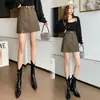 Falda de Cuero para Mujer 2026 Otoño/Invierno Nueva Casual Pantalón Falda Anti-Exposición Versátil Falda Media Falda Mini de Cuero Botón Cintura Alta Falda de Línea A
