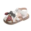 Novas Sandálias Casuais de Verão para Meninas com Decorações de Cereja, Sapatos de Princesa para Bebê, Sapatos para Crianças Pequenas com Solado Macio e Corações Vazados