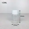 Garrafas plásticas transparentes de boca larga de 50 100 200ml são embaladas em garrafas plásticas PET para líquidos com frascos de amostra de boca larga selados com tampas.