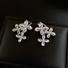 Brincos de Orelha Minimalistas Coreanos Flor de Zircônia, Brincos Frescos e Doces Sem Furo, Acessórios de Orelha com Design de Personalidade de Nicho