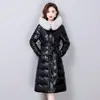 Jaqueta de Couro com Capuz e Enchimento, High-End, Ajuste na Cintura, Estilo Novo, Acolchoada, Quente, Casaco Longo com Gola de Pelo, Casaco de Couro de Inverno Acima do Joelho Slim Fit
