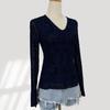 Camiseta de manga larga con cuello en V, de malla, fina, opaca, de doble capa y temperamento de diosa, con estampado flocado para mujer