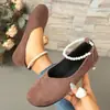 Zapatos de gamuza de color sólido con estampado de leopardo de moda con tobillera de perlas desmontable, suela suave, antideslizantes, estilo delicado, adecuados para viajes, zapatos de mujer transfronterizos