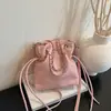 Bolso bandolera de moda con cordón, color liso, para mujer, nueva colección de primavera 2026, bolso de hombro simple y elegante en forma de cubo