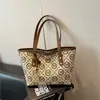 Bolsa de Hombro Grande Estampada 2026 para Mujer Moda Retro Tendencia para Viajar Debajo del Brazo Hombro Único Texturizada de Mano Tipo Cubo