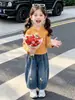 Conjunto de calça listrada com capuz para meninas coreanas, novo estilo outono 2026, conjunto casual estiloso de duas peças para a escola, roupas infantis