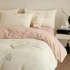Conjunto de Quatro Peças de Cama de Veludo Leite Espesso de Inverno Capa de Edredom de Veludo Coral Bordado Desenho Animado Quente Conjunto de Três Peças de Lençóis de Cama de Lã