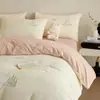 Conjunto de Quatro Peças de Cama de Veludo Leite Espesso de Inverno Capa de Edredom de Veludo Coral Bordado Desenho Animado Quente Conjunto de Três Peças de Lençóis de Cama