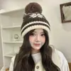 Gorro de Tricô Estilo Fair Isle Outono e Inverno À Prova de Frio Quente Gorro Retro Versátil Proteção para as Orelhas Gorro Pulôver Gorro de Lã Gorro de Floco de Neve