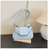 Bolso moderno de un solo hombro de color liso, diseño elegante y versátil, nuevo bolso cuadrado pequeño de alta gama para el día a día estilo francés, bolso de axila para mujer
