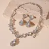 Aretes y collar de gota de agua geométricos de circón de lujo ligero de 2 piezas, collar de suéter de temperamento de nicho europeo y americano para mujer
