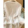 Cubierta Protectora Solar Estampada con Estrellas de Colores para Mujer, Top Holgado de Verano Estilo Perezoso, Camiseta de Manga Larga con Retazos de Lazo de Encaje