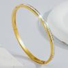 Pulsera de Acero Inoxidable, Lujo Ligero Transfronterizo, No se Desvanece, Pulsera de Acero de Titanio Incrustada con Diamantes Fijada con Hebilla, Pulsera de Alto Nivel Chapada en Oro para Mujeres y Parejas