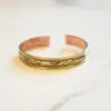Pulsera de latón de Nepal, cobre tricolor, talla única, accesorios de joyería neutros, 14 cm de largo, ajuste libre