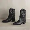 Outono/Inverno 2026 Nova Moda Casual Comércio Exterior Botas de Cowboy Ocidentais Salto Grosso Botas Curtas Corte em V Botas de Cavaleiro Transfronteiriço