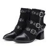 Nuevas botas europeas y americanas para mujer para otoño e invierno tacón grueso tacón alto hebilla de cinturón remache costuras botas cortas 33-48 botas de comercio exterior