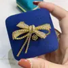Accesorios DIY Chapado en Oro Grueso Zirconia Microincrustada Elegante Lazo Broche de Perla Pin Accesorios de Moda Portaflores Vacío