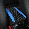 Funda de cuero PU con bordado tridimensional, cómoda, para caja de reposabrazos de coche nuevo, almohadilla antideslizante para control central, accesorios de coche para hombres y mujeres