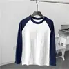 Camiseta de algodão masculina para primavera e outono com combinação de cores e mangas compridas, costura branca, suéter masculino de outono com gola redonda para estudantes