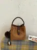 Bolso bandolera cuadrado pequeño de gamuza retro moderno 2026 nuevo de otoño para mujer, de gran capacidad, para uso diario