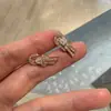 Transmisión en Vivo de Fábrica Dropshipping Collar de Casco de Caballo Fred Oro Rosa Completo Diamante Pulsera de Casco de Caballo Forma de 8 Oro V Versión Alta