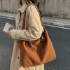 Bolso de mano sencillo estilo japonés para estudiantes universitarias, adecuado para ir a clase, un bolso cruzado ligero y versátil, también se puede llevar como bolso de mano o bolso de hombro
