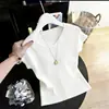 Colección de verano 2026: Top negro de manga corta para mujer de talla grande, con un sencillo diseño de punto estilo francés, corte ajustado y un look moderno y a la moda