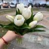 Fabricantes de comércio exterior de tulipas brancas 7 tulipas de borracha macia com toque de casamento segurando flores para casa flores falsas atacado