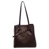 Nuevo bolso de hombro elegante y moderno de Henggeng, bolso cruzado para mujer, bolso tote elegante de alta apariencia, bolso versátil estilo coreano para el antebrazo