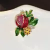 Broche de Granada para Mujer, Elegante de Alta Gama, Corsage con Goteo de Aceite, Pin de Nicho de Alta Gama Anti-Exposición, Exquisitos Accesorios para Traje