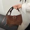 Bolso de sillín con borlas de primavera 2025, popular en su tipo, de alta gama, estilo retro mate, combinable con todo, bolso de hombro bajo el brazo.