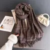 Bufanda de Mujer de Estilo Callejero Europeo y Americano Nueva de Cachemir Sintético Cálida de Otoño e Invierno Versátil a Cuadros con Borlas